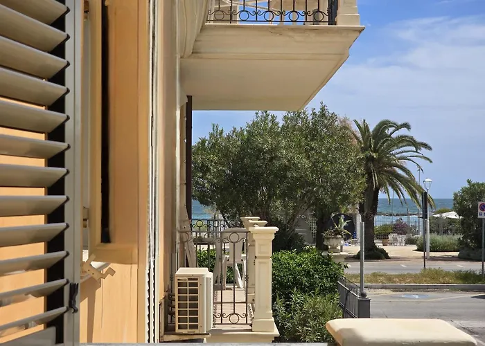 Bilocale Vistamare In Prima Fila Sul Lungomare Di